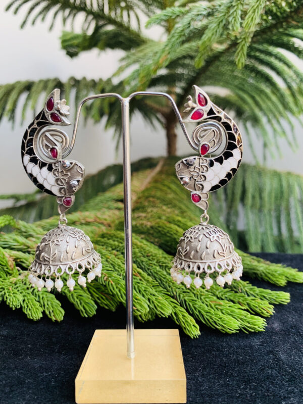 black-polish-black-fish-earrings-2-scaled