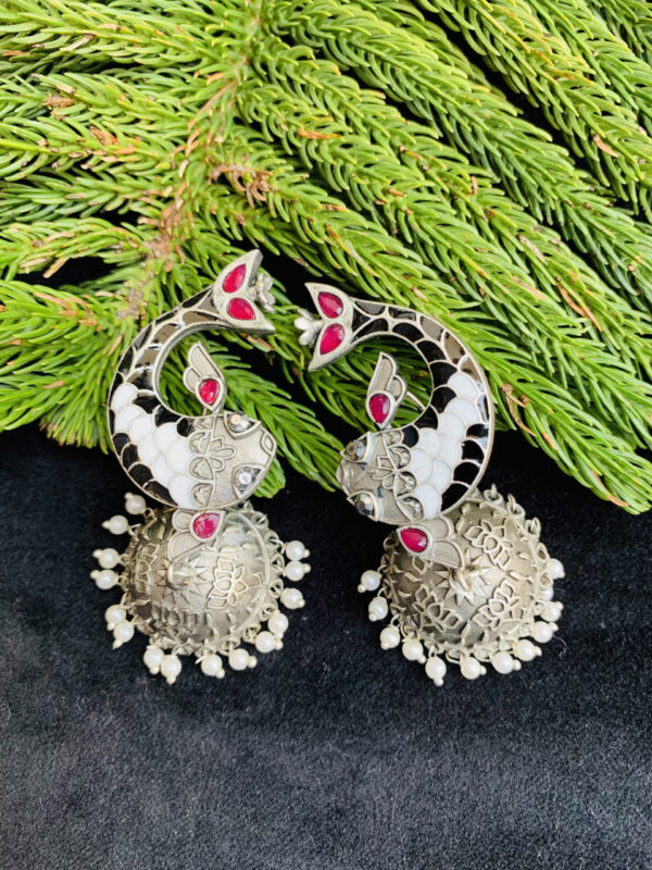 black-polish-black-fish-earrings (2)