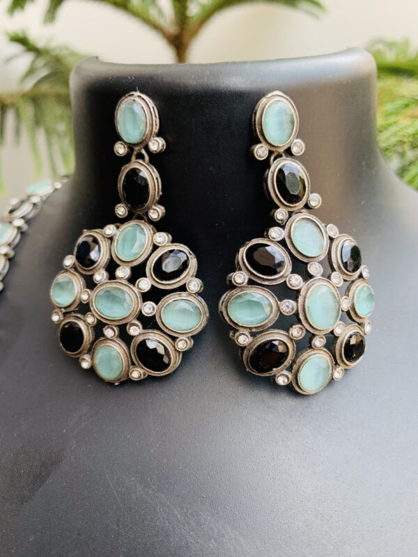 black-polish-blue-black-necklace-set (2)