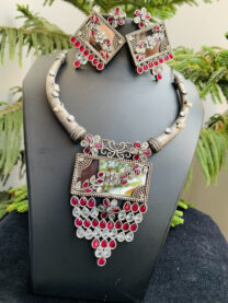black-polish-garba-pink-blue-necklace-set (1)