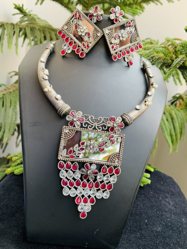 black-polish-garba-pink-blue-necklace-set (1)