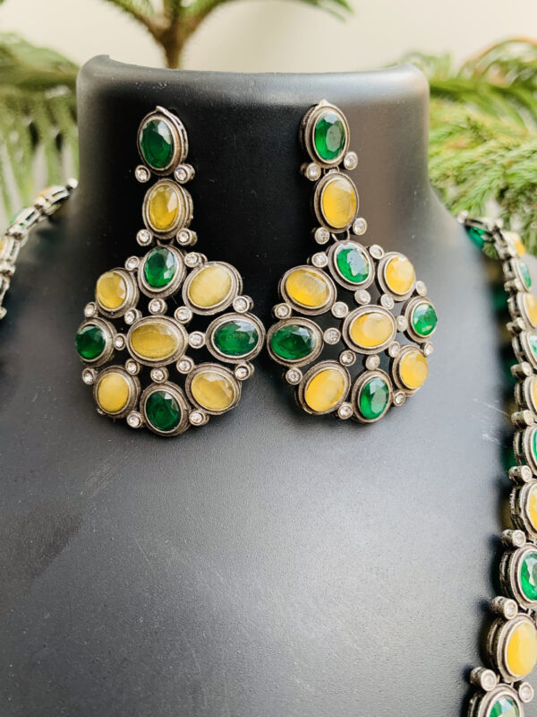 black-polish-green-yellow-necklace-set (2)