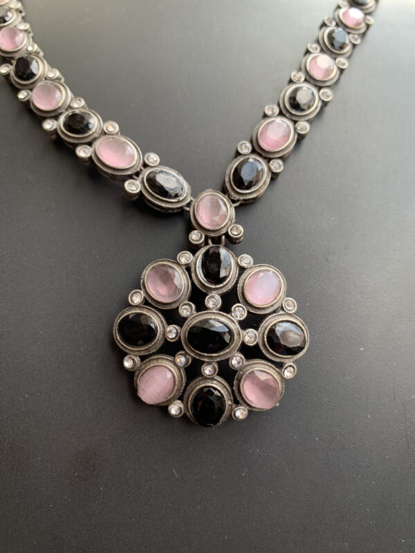 black-polish-pink-black-stone-necklace-set (2) black-polish-pink-black-stone-necklace-set (2)
