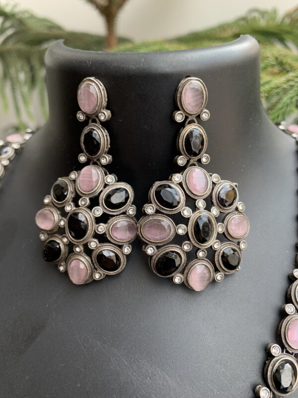 black-polish-pink-black-stone-necklace-set (3) black-polish-pink-black-stone-necklace-set (3)
