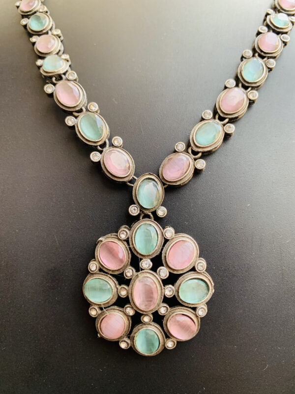 black-polish-pink-blue-necklace-set (3)