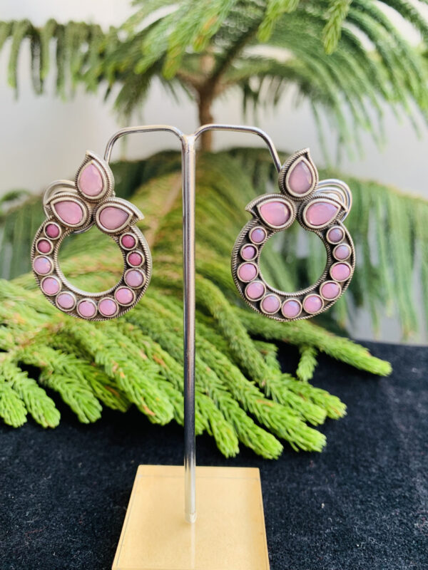 black-polish-pink-round-earrings-2-scaled