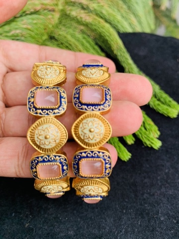 copper-golden-pink-stone-bangles (2) copper-golden-pink-stone-bangles (2)