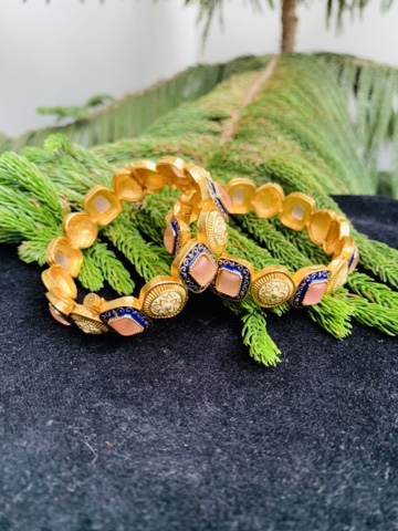 copper-golden-pink-stone-bangles (3) copper-golden-pink-stone-bangles (3)