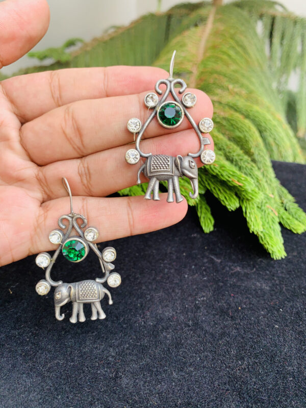 german-silver-green-stone-earrings (2) german-silver-green-stone-earrings (2)