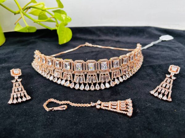 ad-necklace-full-set-with-white-stone-2