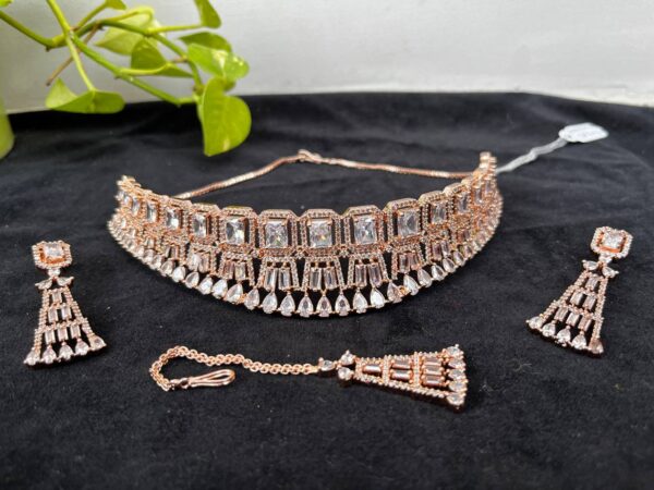 ad-necklace-full-set-with-white-stone (2)
