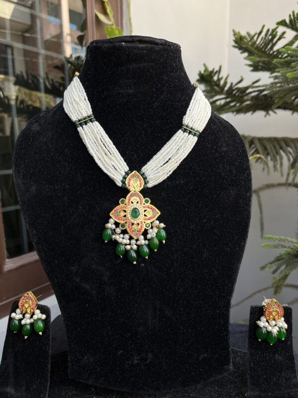 Indian-mores-jadau-flower-pendant-chid-moti-green-drop-chokar-set