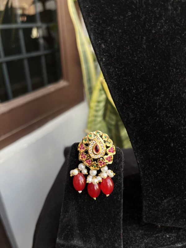Indian-mores-jadau-pendant-chid-moti-red-color-drop-chokar-set (2) Indian-mores-jadau-pendant-chid-moti-red-color-drop-chokar-set (2)