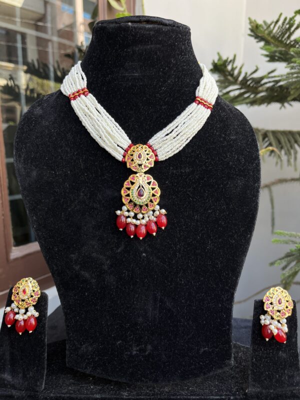 Indian-mores-jadau-pendant-chid-moti-red-color-drop-chokar-set (3) Indian-mores-jadau-pendant-chid-moti-red-color-drop-chokar-set (3)