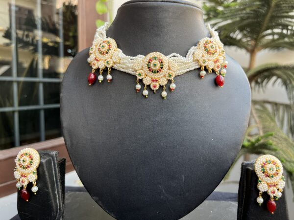 Indian-mores-rajasthani-chidmoti-3-round-multi-color-choker-set (1) Indian-mores-rajasthani-chidmoti-3-round-multi-color-choker-set-2-scaled