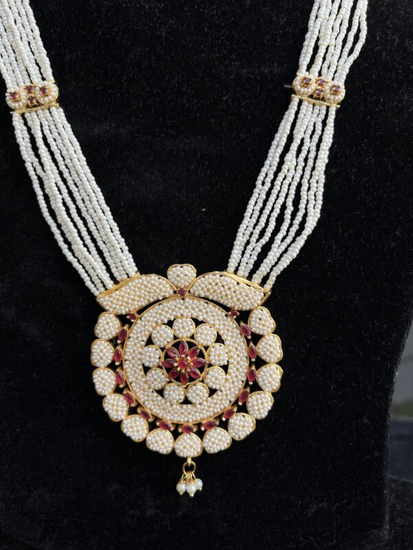 Indian-mores-rajasthani-chidmoti-leaf-round-red-stone-pendant-set (3)