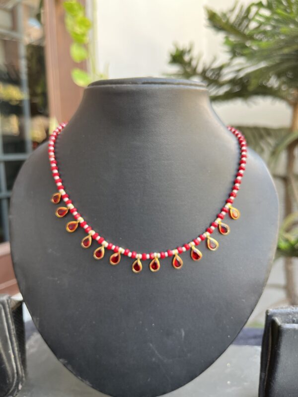 Indian-mores-red-beads-stone-neckpiece (1) Indian-mores-red-beads-stone-neckpiece-2-scaled
